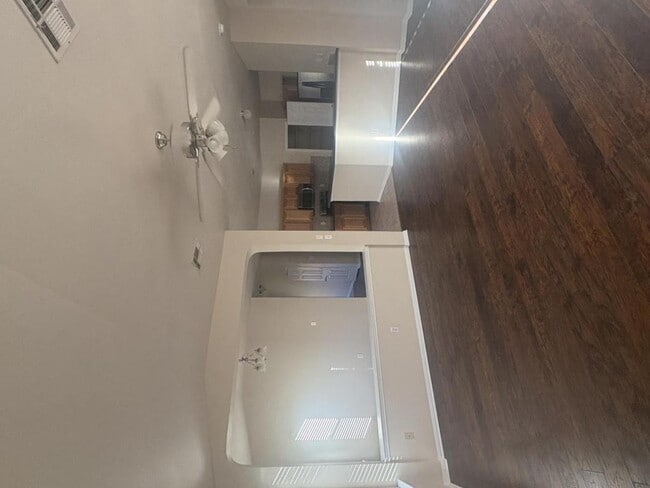 Building Photo - 6101 Shamrock Dr