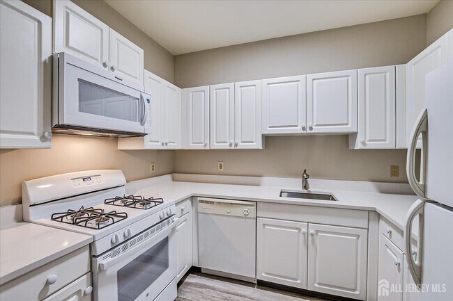 Building Photo - 160 Durham Ave