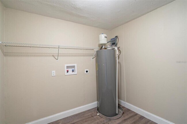 Building Photo - 5624 Balboa Dr