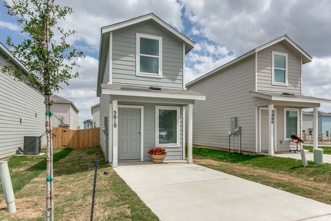 Building Photo - Brand-New 2BR Home w/ Loft, Private Yard & Internet Included Near Randolph AFB