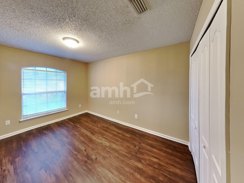 Building Photo - 14028 Crestwick Dr W