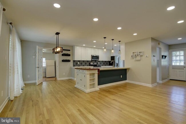 Building Photo - 8521 Tysons Ct