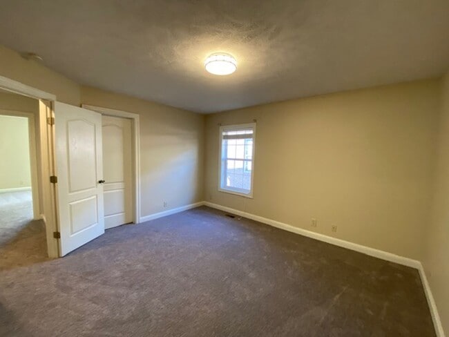 Building Photo - 5117 S Nettleton Ave