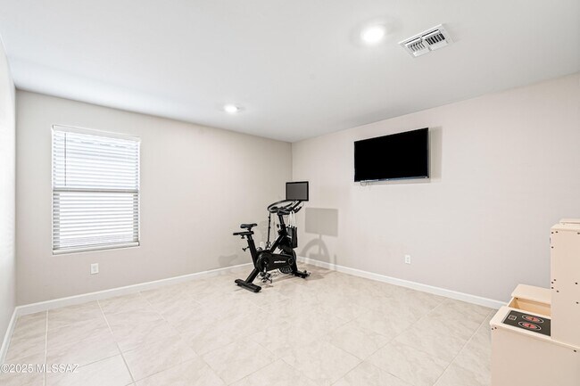 Building Photo - 890 W Calle Cajilla