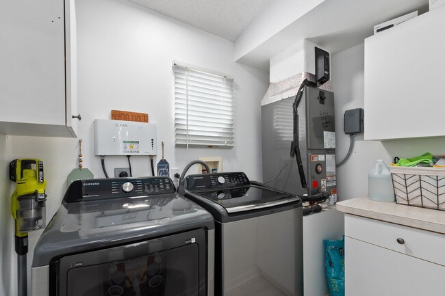 Building Photo - 5789 NW Belwood Cir