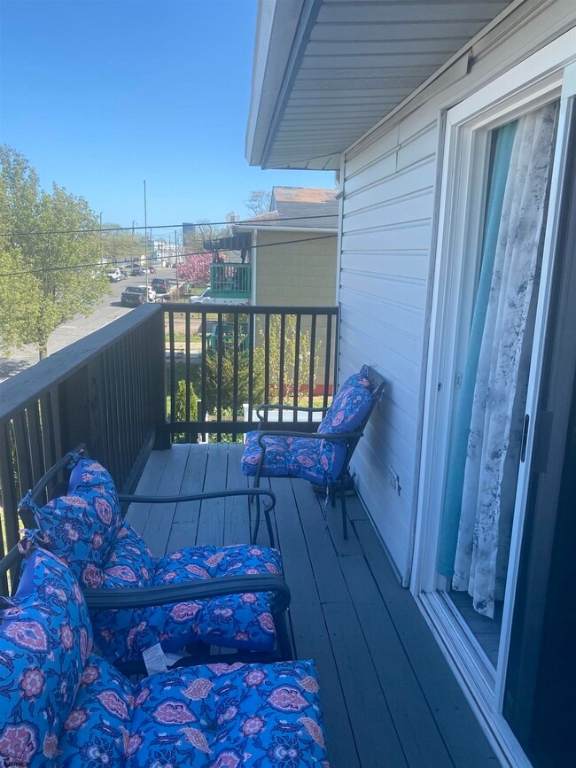 Building Photo - 560 N Harrisburg Ave