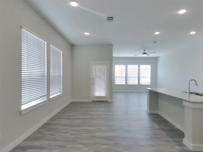 Building Photo - 22745 Terrazzo Dr