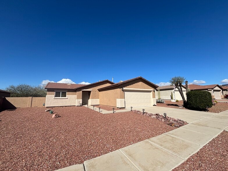 Building Photo - 14973 N Clydesdale Dr