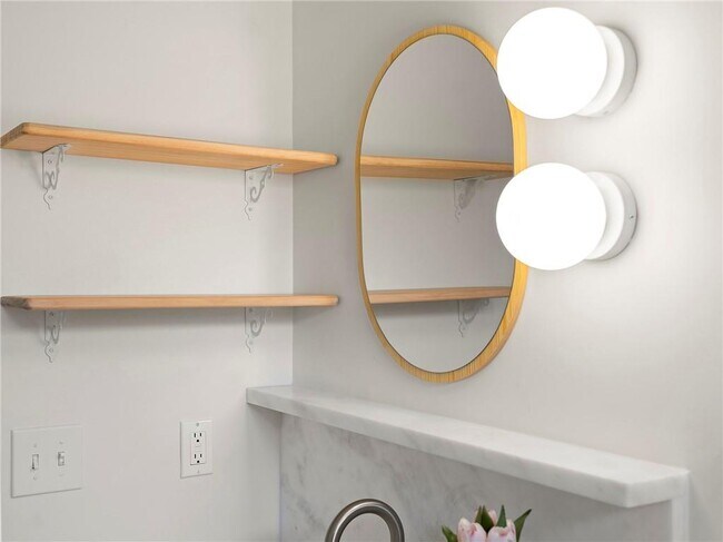 Building Photo - 1414 Justin Dr