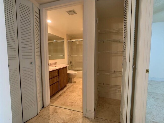 Building Photo - 1721 Whitehall Dr