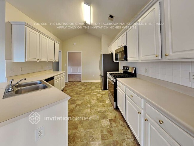 Building Photo - 1215 Chandler Ridge Dr SE