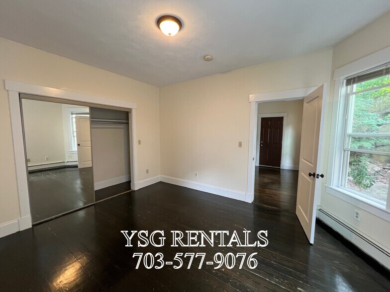 Building Photo - 4 Romar Ter