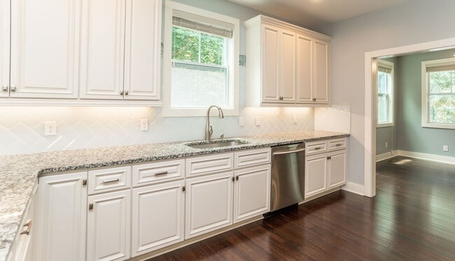 Building Photo - Home on Ladies Island