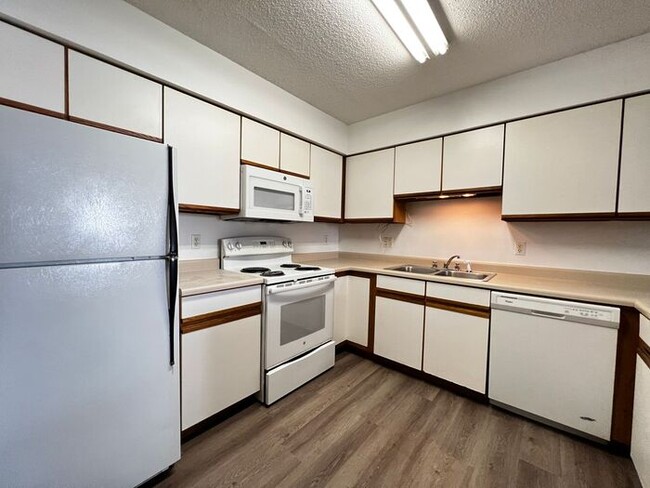 Building Photo - $1,175 | 2 Bedroom, 1 Bathroom Condo | No ...