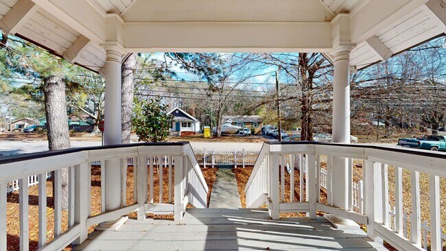 Building Photo - Adorable 3 Bedroom House near NCSU - Available August 1st!
