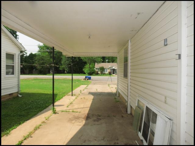 Building Photo - 5212 Lynch Dr