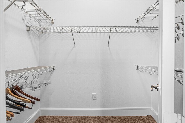 Building Photo - 7134 Mapleridge St