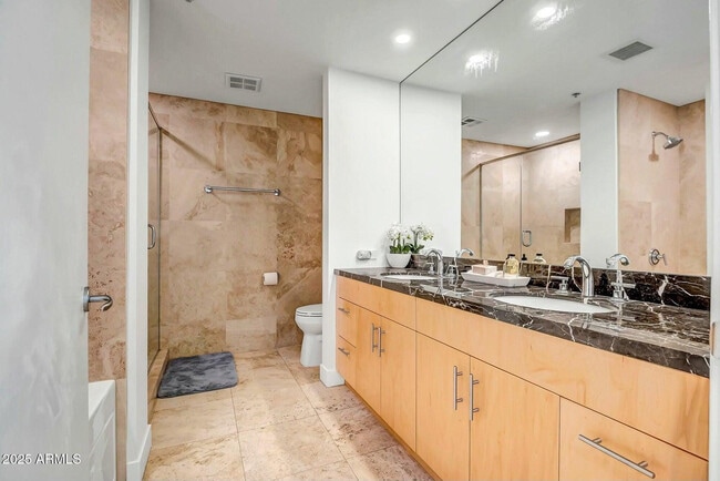 Building Photo - 7121 E Rancho Vista Dr