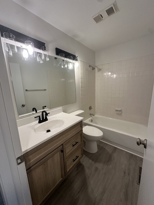 Building Photo - 131 E Winchester Rd