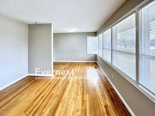 Building Photo - 4905 Eastwood Dr