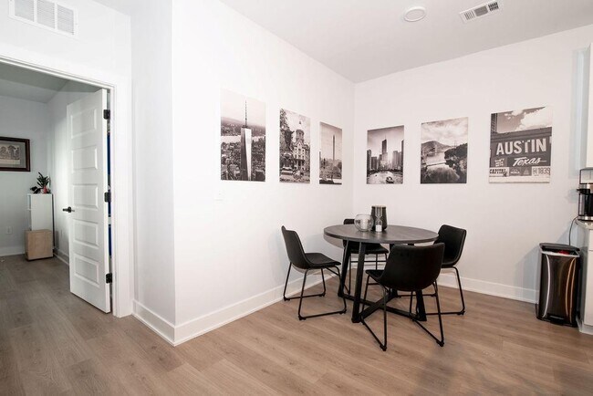 Building Photo - 3101 Govalle Ave