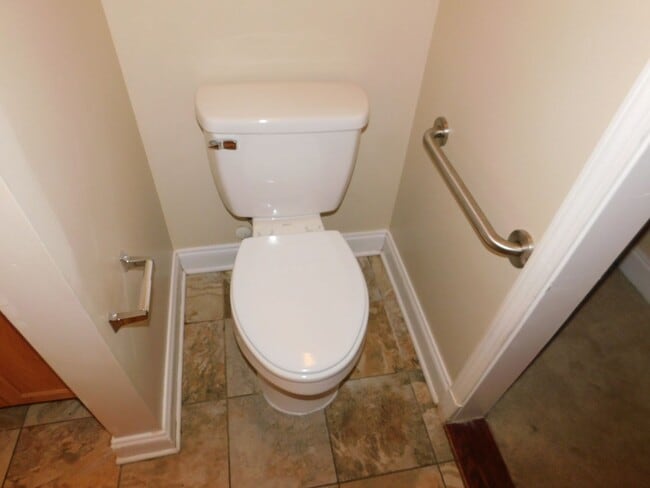 Building Photo - Beautiful Family Home