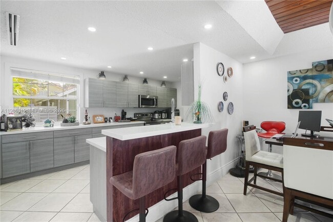 Building Photo - 10135 SW 139th Pl