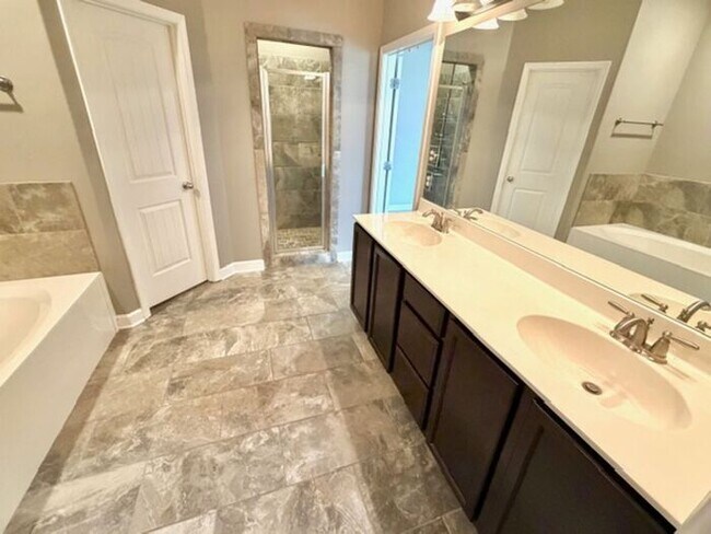 Building Photo - Now Leasing a 4-Bedroom 3 Bath Home In Olive Branch