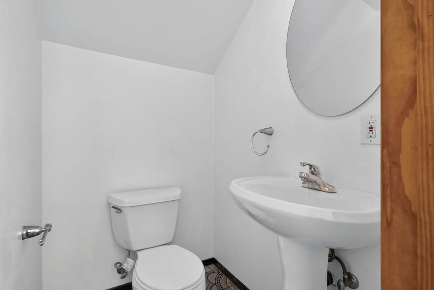 Building Photo - 1912 2nd St