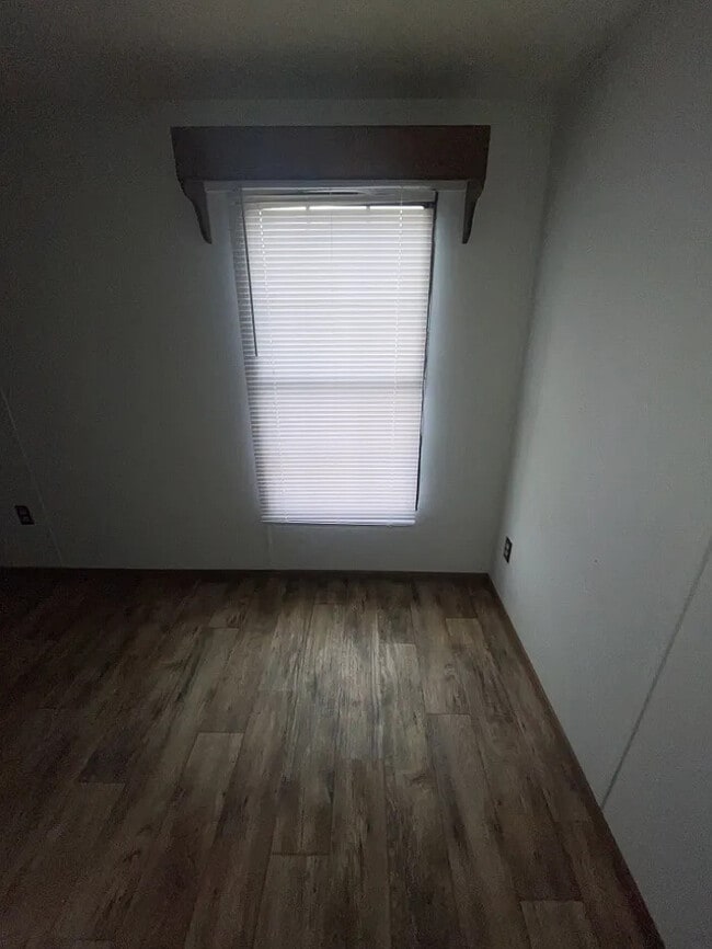 Building Photo - 2 Bedroom 1 Bathroom