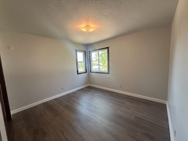 Building Photo - 3 BEDROOM | 2 BATH | SPACIOUS RAPID VALLEY...