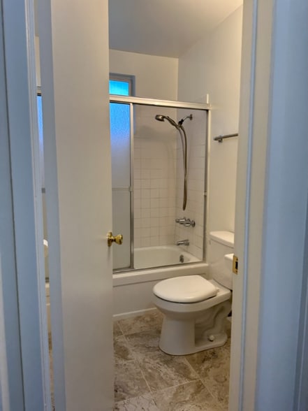 Building Photo - 96 N Oak Ave