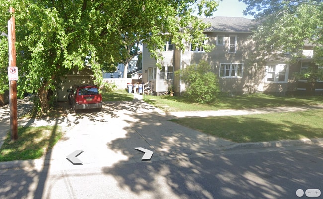 Building Photo - 833 10th St NW