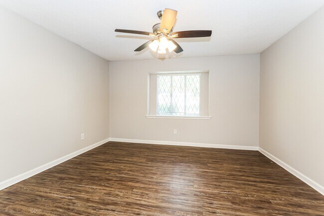Building Photo - 24106 Creekview Dr