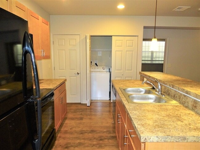 Building Photo - Trailside Apartments