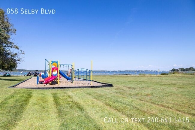 Building Photo - 858 Selby Blvd