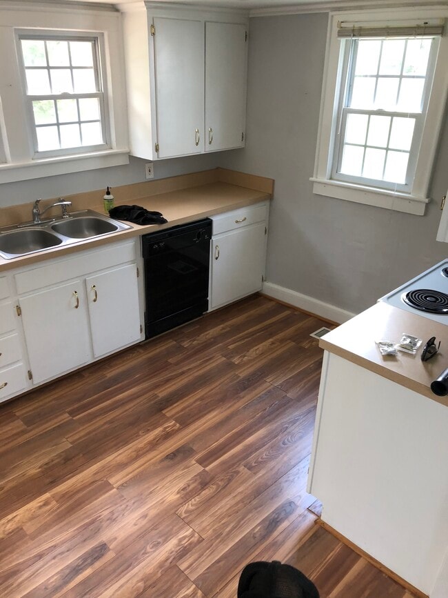 Building Photo - 215 Radnor St