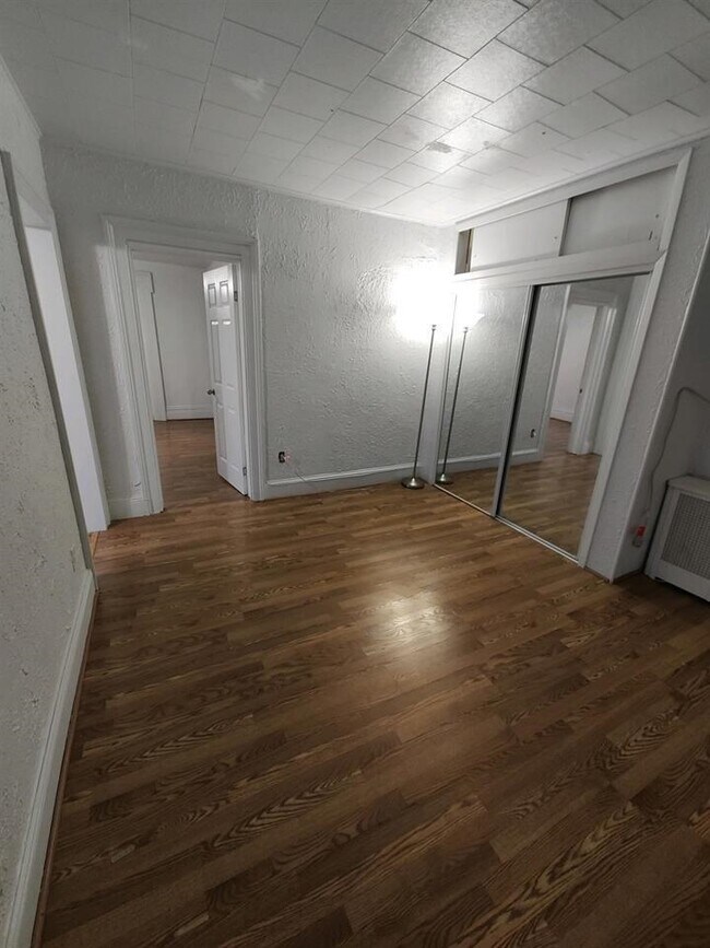 Building Photo - 56 Waverly St