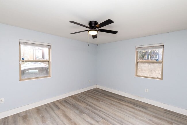 Building Photo - Updated one bed/one bath E Cap Condo, in-unit washer/dryer