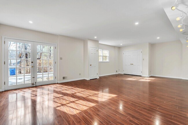 Building Photo - 8616 Chateau Dr