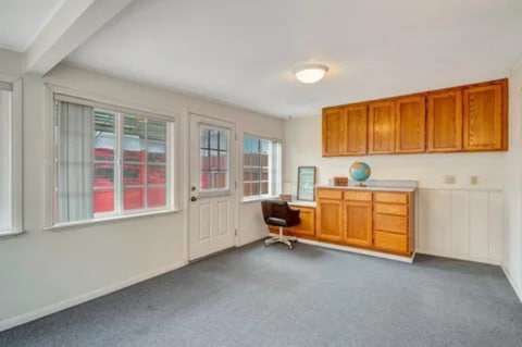 Building Photo - 9208 Arnaz Way