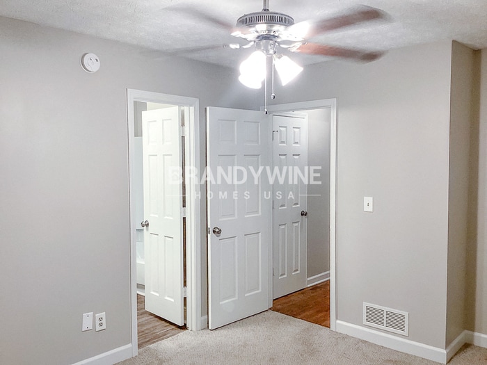 Building Photo - 916 S Deshon Rd