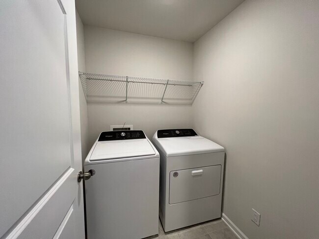 Building Photo - 208 Sagecroft Ln
