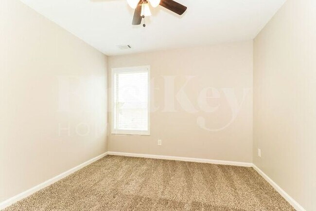 Building Photo - 331 White Birch Ln