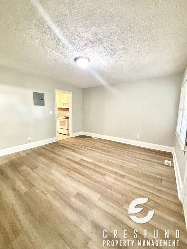 Building Photo - Adorable 2 Bedroom 1 Bathroom Ready for Mo...