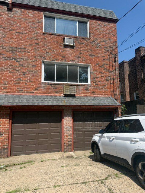 Building Photo - 6518 N Camac St