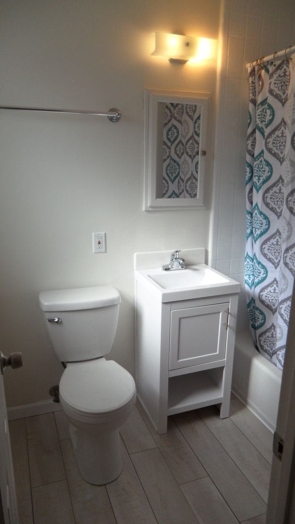 Building Photo - Parton 1521-1527