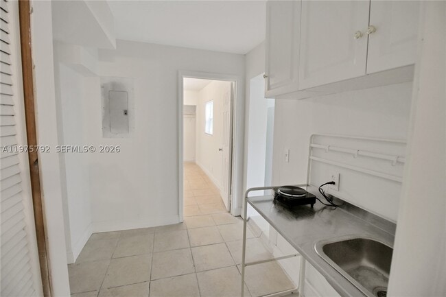 Building Photo - 1160 W 26th St