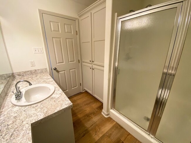 Building Photo - 2-Bed, 2.5-Bath Townhouse with Move-In Special – Walk to McNeese State University!