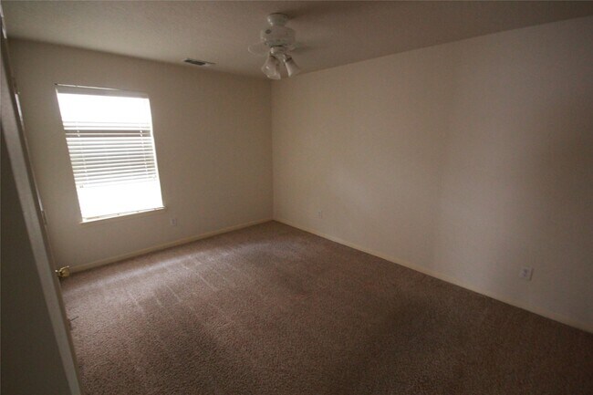 Building Photo - 19055 Village Maple Ct